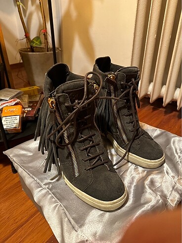 Zanotti kadın bot