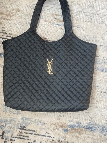 Yves Saint Laurent Kol çantası
