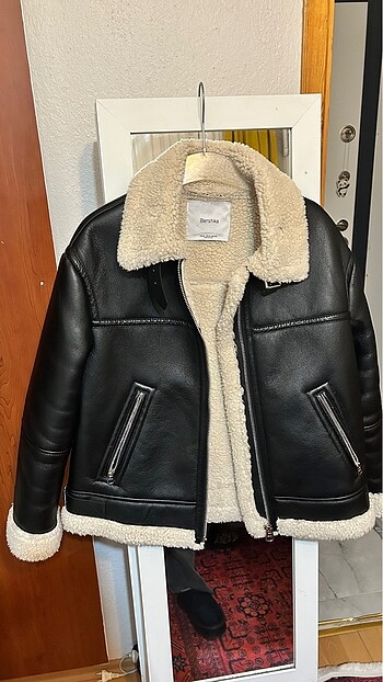 BERSHKA Biler Mont