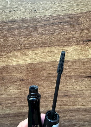 Catrice siyah maskara - Görsel 2