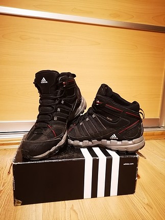 Adidas su geçirmez bot