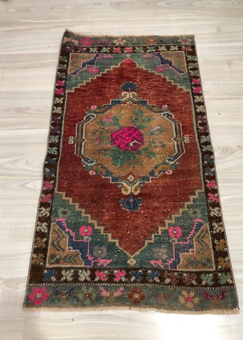 American Vintage Vintage Kirmizi Medalyonlu El Dokuma Yun Hali