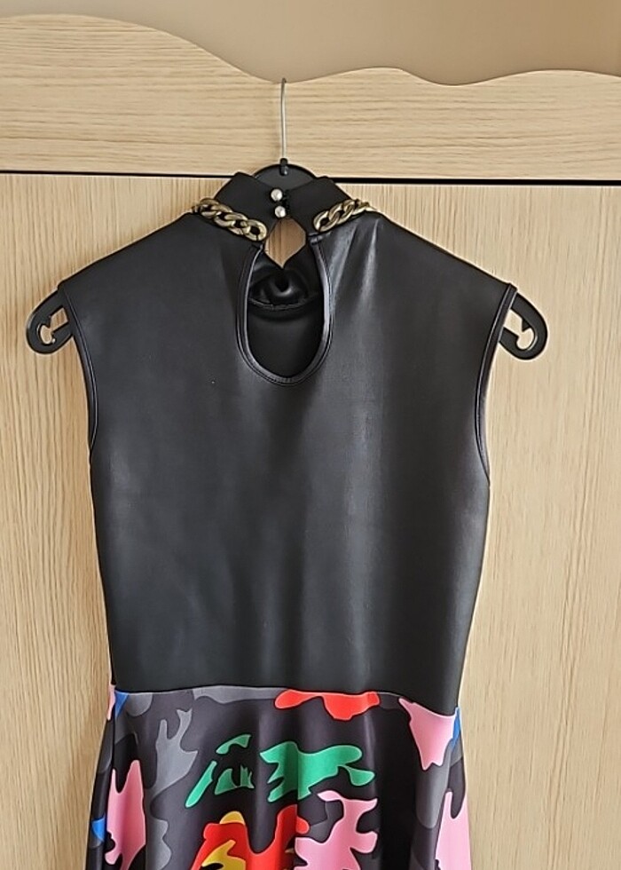 Deri detaylı elbise - Görsel 3