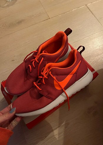 Kırmızı Nike Bağcıklı Spor Ayakkabı - Görsel 2