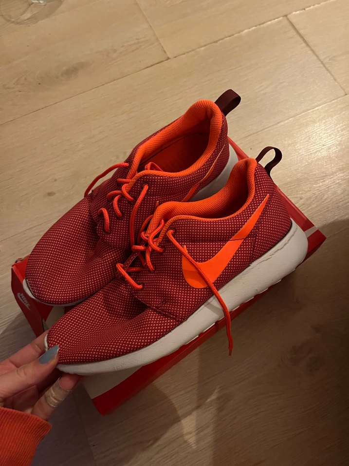 Kırmızı Nike Bağcıklı Spor Ayakkabı - Görsel 2
