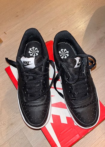 Siyah Beyaz Nike Kadın Spor Ayakkabı - Görsel 2