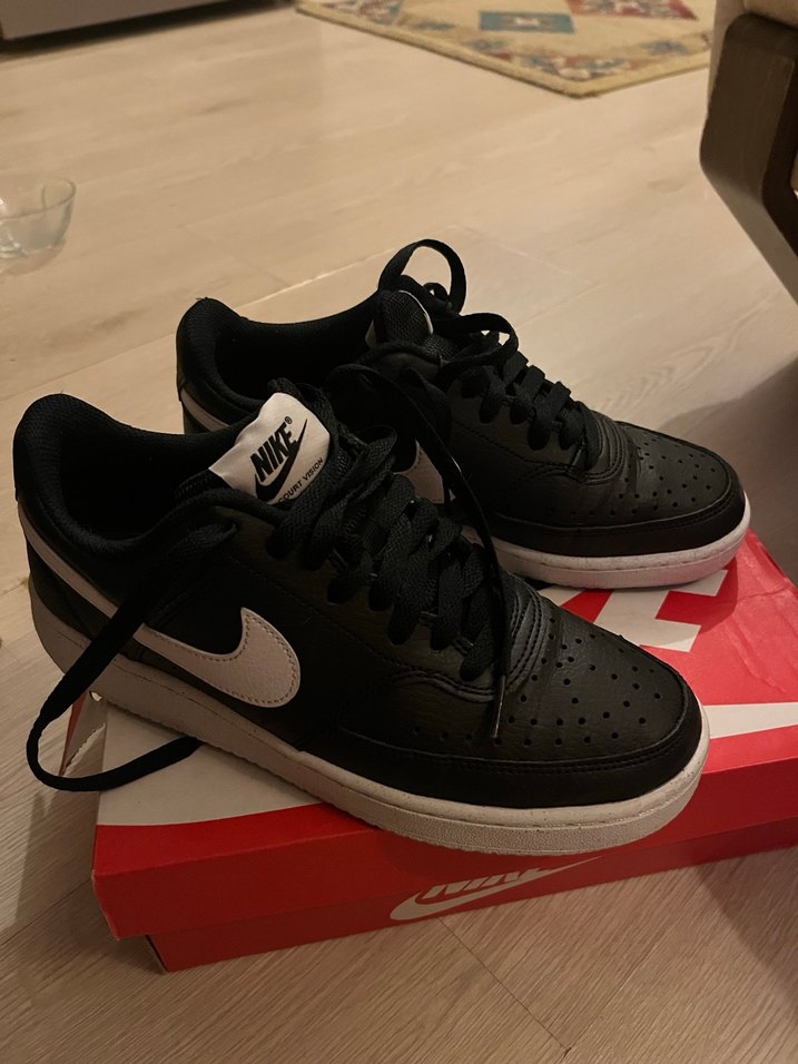 Siyah Beyaz Nike Kadın Spor Ayakkabı - Görsel 5