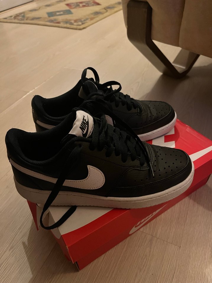 Siyah Beyaz Nike Kadın Spor Ayakkabı - Görsel 4