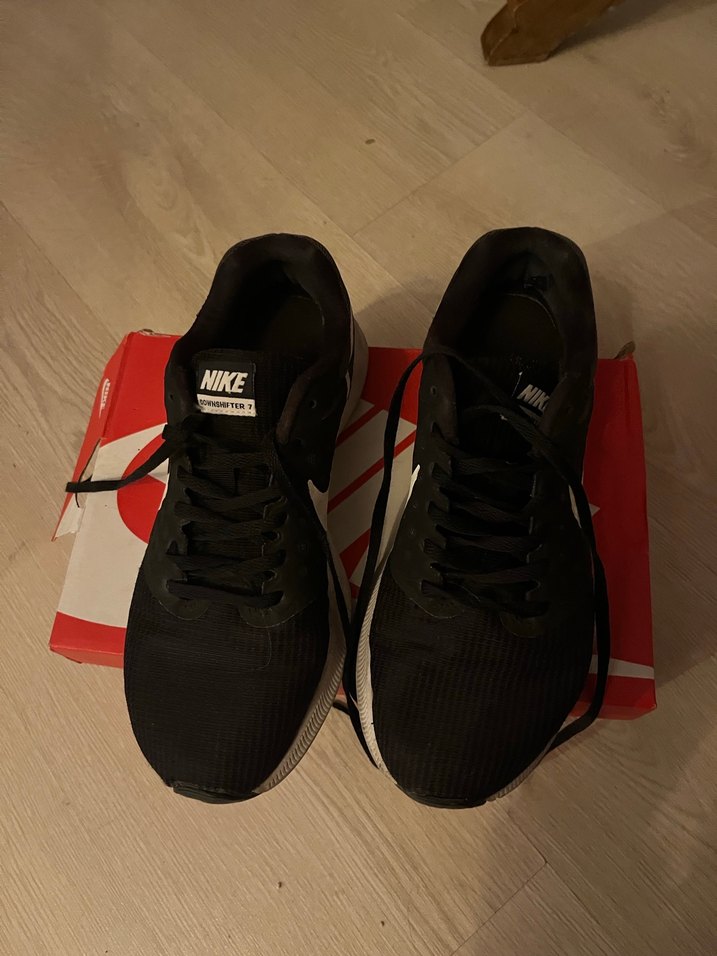 Nike Siyah Spor Ayakkabı Velcro Detaylı - Görsel 2