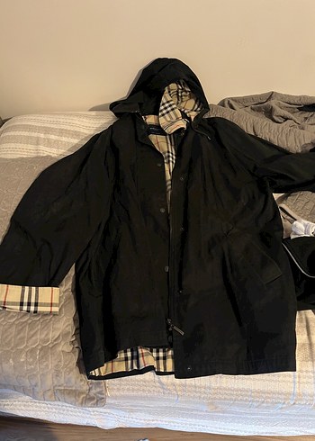 Burberry Siyah Kapusonlu Uzun Mont