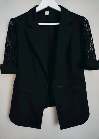 36 Beden Dantel Detaylı Siyah Kısa Kollu Blazer