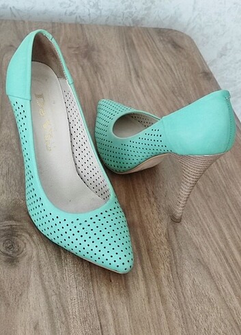 Deri stiletto