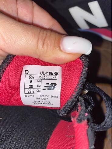 37 Beden çeşitli Renk Orjinal newbalance 38 numara ama kalıp dar 37 uyumlu