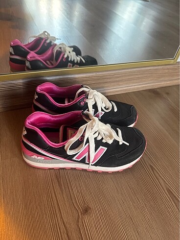 36,5 Beden Newbalance spor ayakkabı
