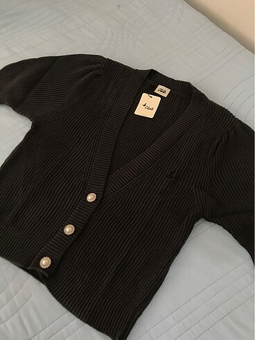 Etiketli Beymen crop hırka