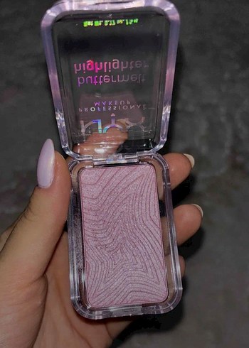 Nyx Buttermelt Highlighter