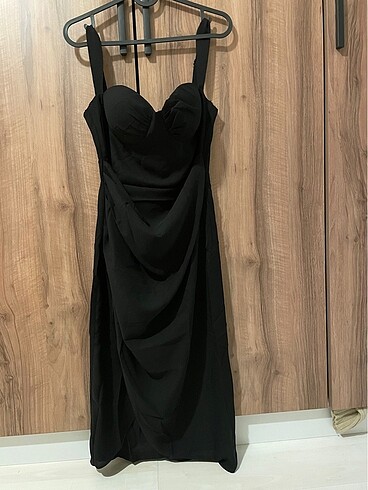 m Beden Zara model siyah elbise yırtmaçlı