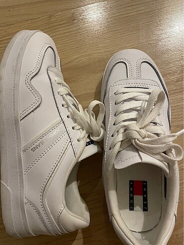 36 Beden Tommy Hilfiger beyaz spor ayakkabı