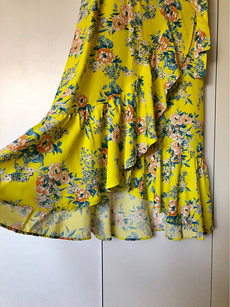38 Beden Sarı çiçekli elbise