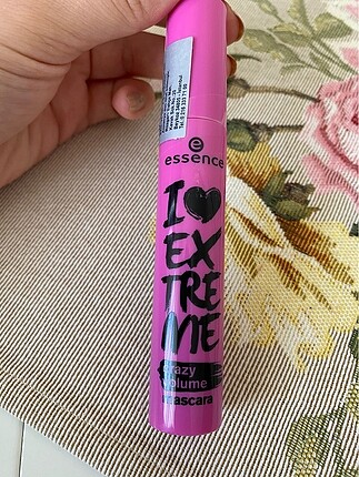 Essence I love extreme maskara