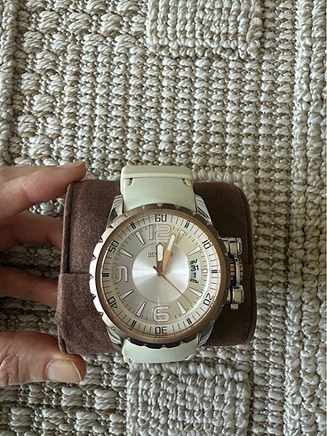 Momentus FS 108 saat