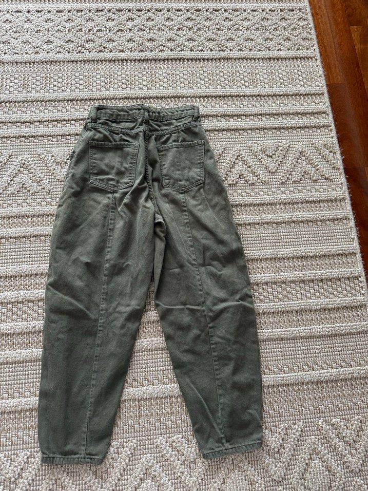 Bol kesim keten kemerli haki pantolon - Görsel 2