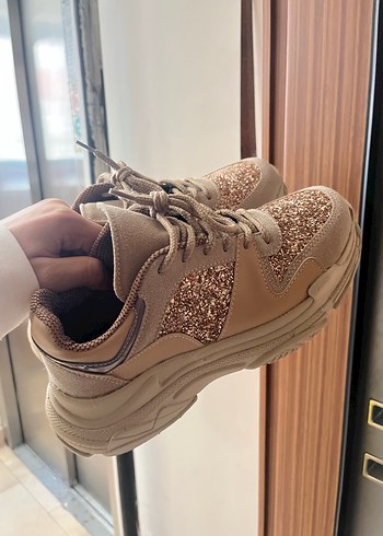 Bej Işıltılı Desenli Platform Spor Ayakkabı