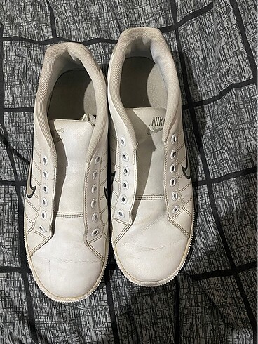 Beyaz spor ayakkabı orijinal