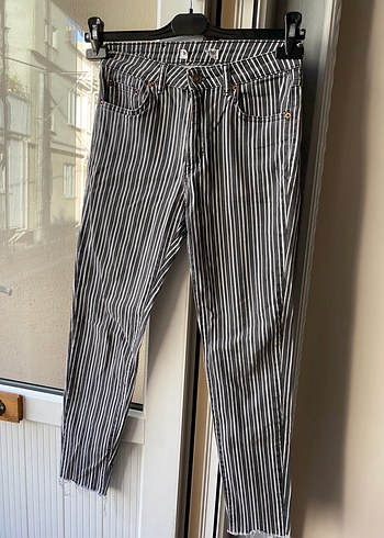 Pull and Bear Kadın Siyah Çizgili Midi Denim Pantolon