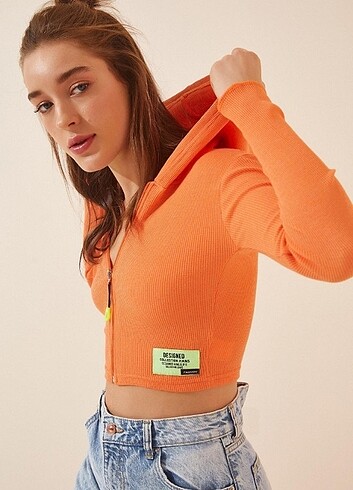 Turuncu kapişonlu crop