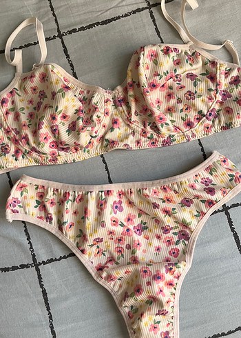 Pembe Çiçek Desenli Vintage Sütyen Takımı