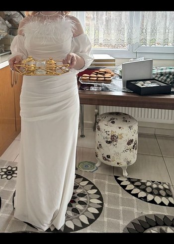 Tüylü Straplez Beyaz otrişli Nişan elbisesi - Görsel 2