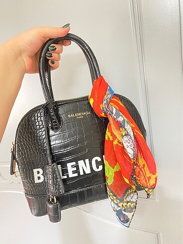 Balenciaga kol çantası