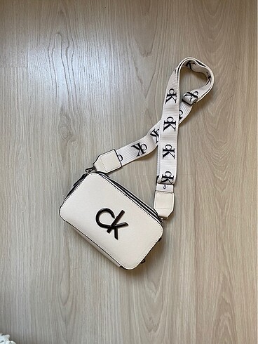 Calvin klein kadın krem rengi çanta