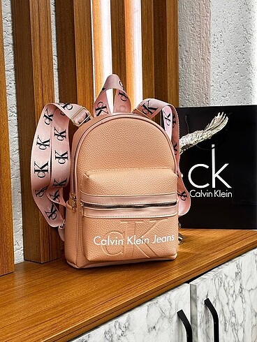  Beden siyah Renk Calvin klein sırt çantası