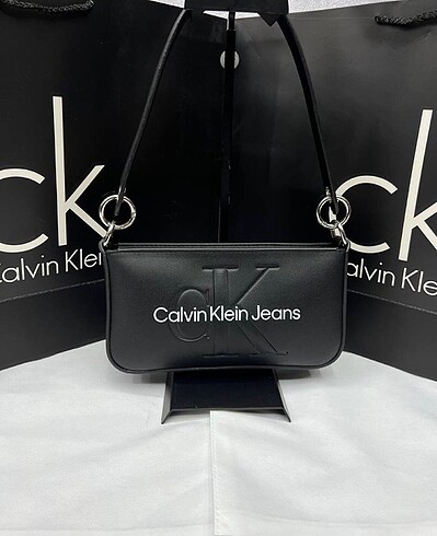  Beden Calvin klein siyah çanta
