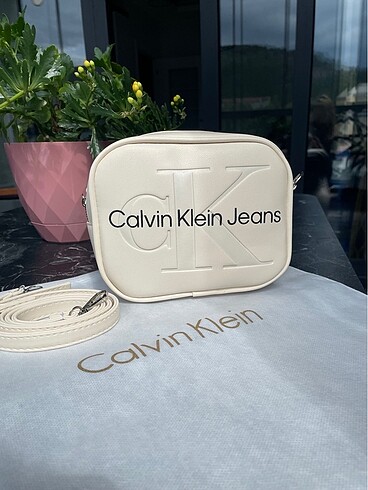 Calvin klein krem çanta