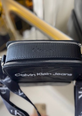  Beden siyah Renk Calvin Klein Siyah Deri Omuz Çantası