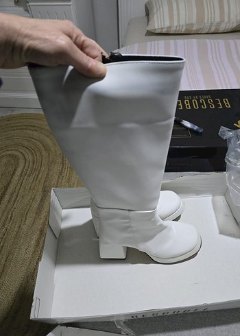 Kadın Beyaz Deri Dizüstü Botlar - Görsel 3