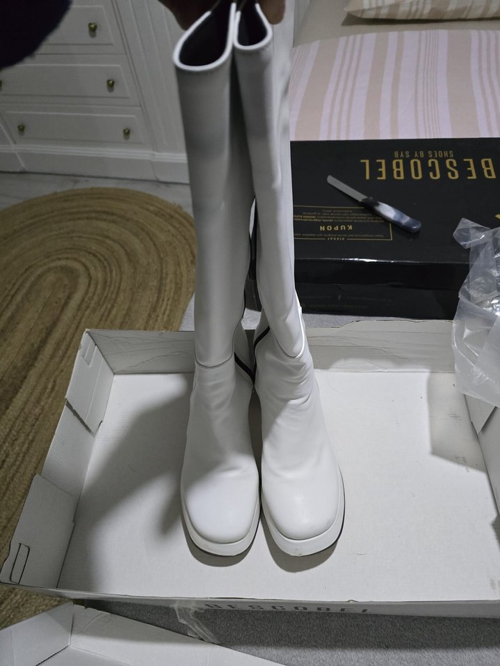 Kadın Beyaz Deri Dizüstü Botlar - Görsel 2