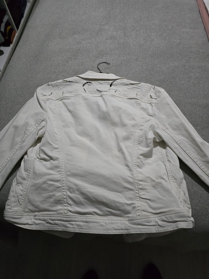 Kadın Beyaz Düğmeli Denim Ceket - Görsel 2