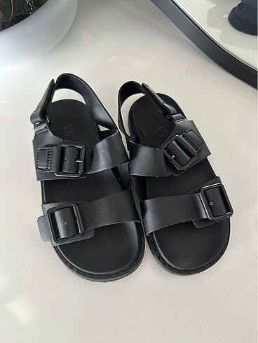 Zara çocuk sandalet