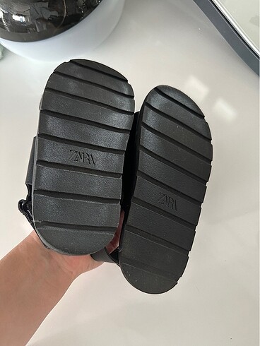 28 Beden siyah Renk Zara çocuk sandalet