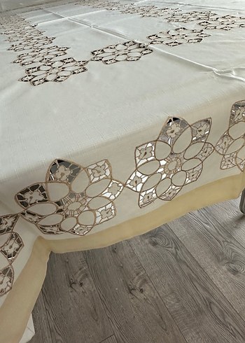 Nakış işlemeli masa örtüsü ve peçete - Görsel 5
