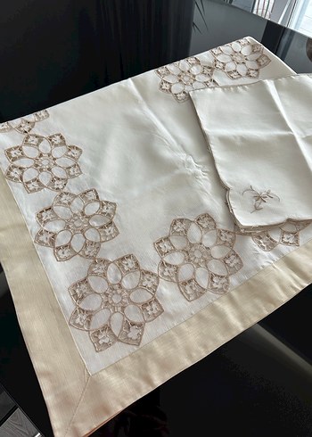 Nakış işlemeli masa örtüsü ve peçete - Görsel 8