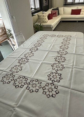 Nakış işlemeli masa örtüsü ve peçete - Görsel 2