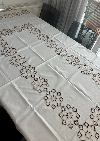 Nakış işlemeli masa örtüsü ve peçete - Görsel 3