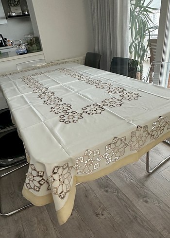 Nakış işlemeli masa örtüsü ve peçete - Görsel 4
