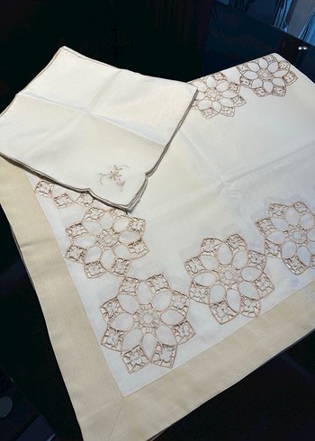 Nakış işlemeli masa örtüsü ve peçete - Görsel 9