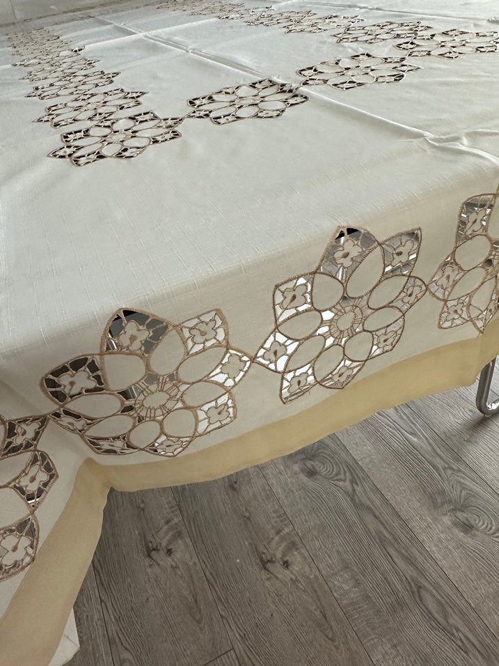 Nakış işlemeli masa örtüsü ve peçete - Görsel 5